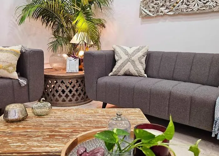 South Delhi, Artistic 4Bhk Home - Vasant Kunj By Maple Key Stays