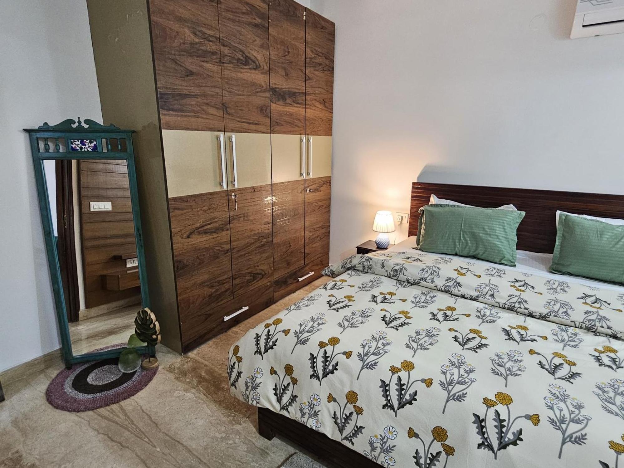 Apartment South Delhi, Artistic 4bhk - Vasant Kunj By Maple Key