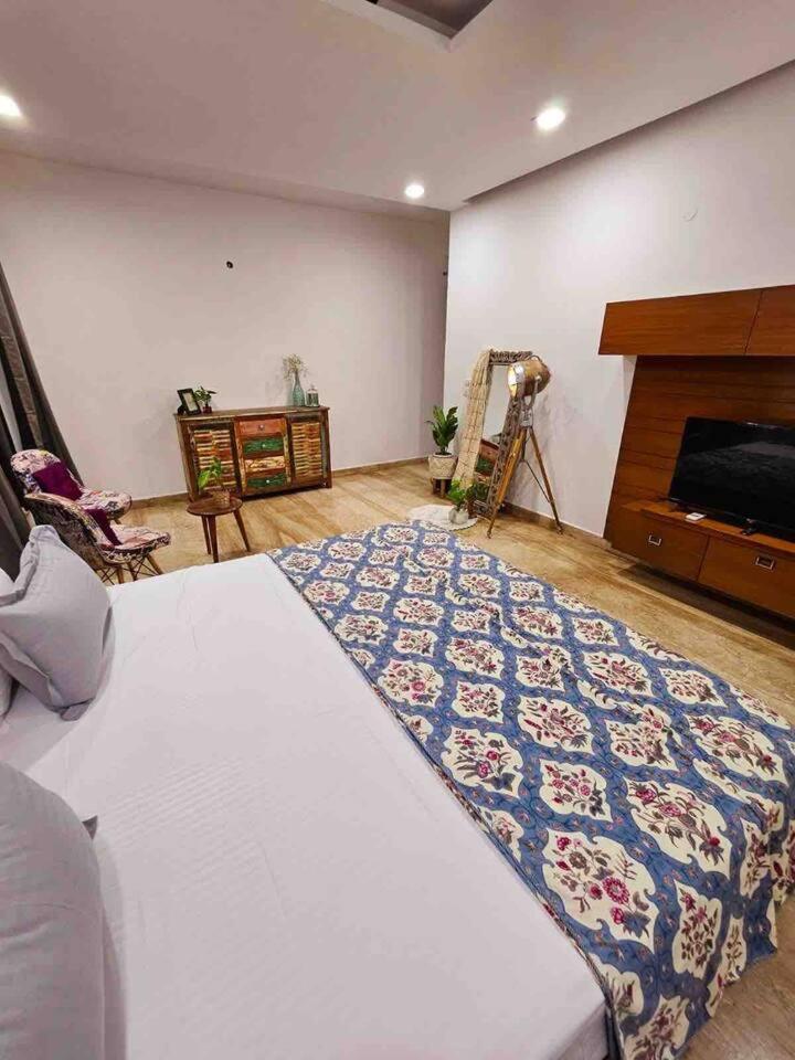 South Delhi, Artistic 4bhk - Vasant Kunj By Maple Key Apartment