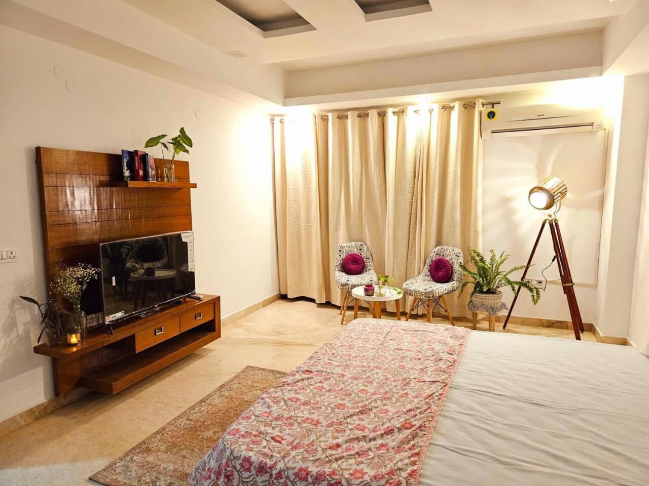 Apartment South Delhi, Artistic 4bhk - Vasant Kunj By Maple Key *
